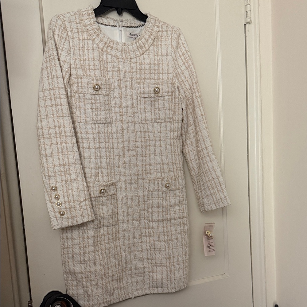 NWT Nanette lepore Stylish Cream  Dress size 6